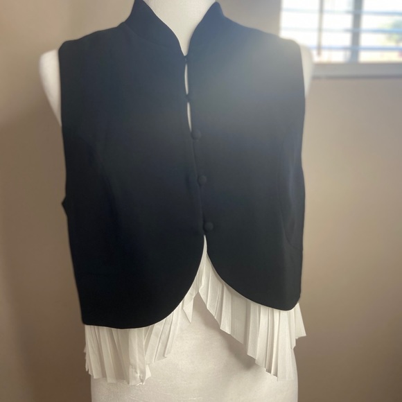 Leo vest black and ivory - Picture 1 of 4